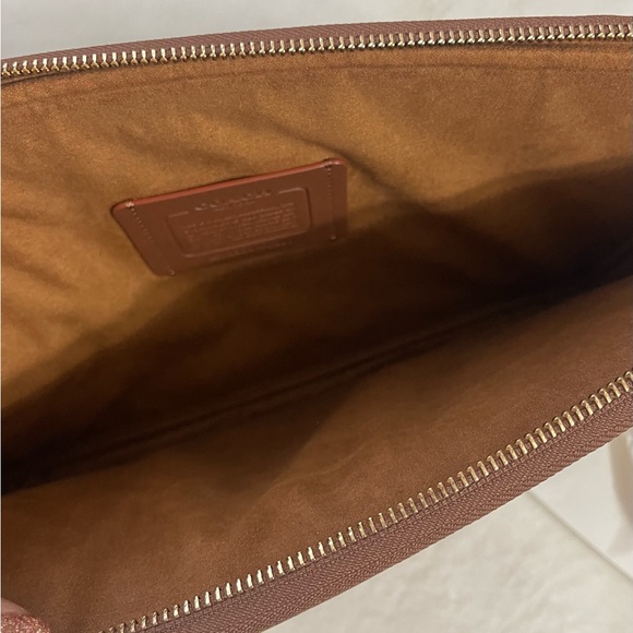 LAST ONE 🔥🔥NWT Coach Sleeve In Signature Jacquard With Stripe And Coach … - Picture 4 of 9